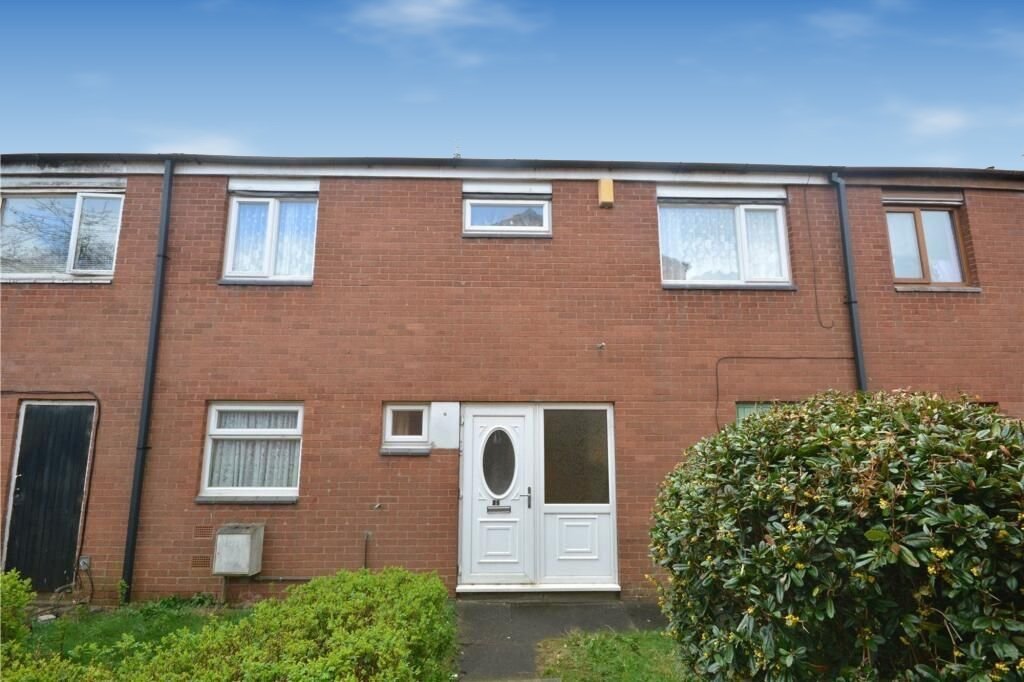 Terraced house in Brookside, Telford