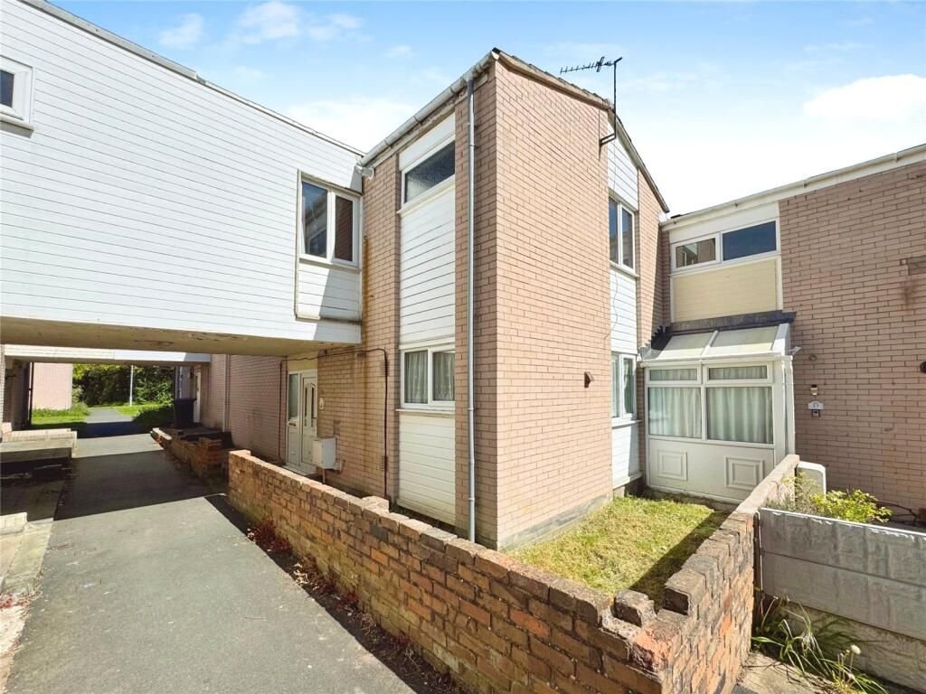Terraced house in Woodside, Telford
